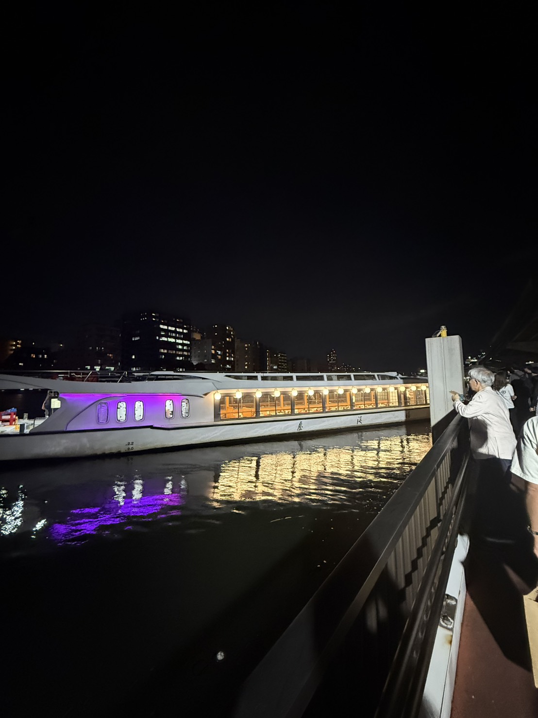 ナイトクルーズ船１